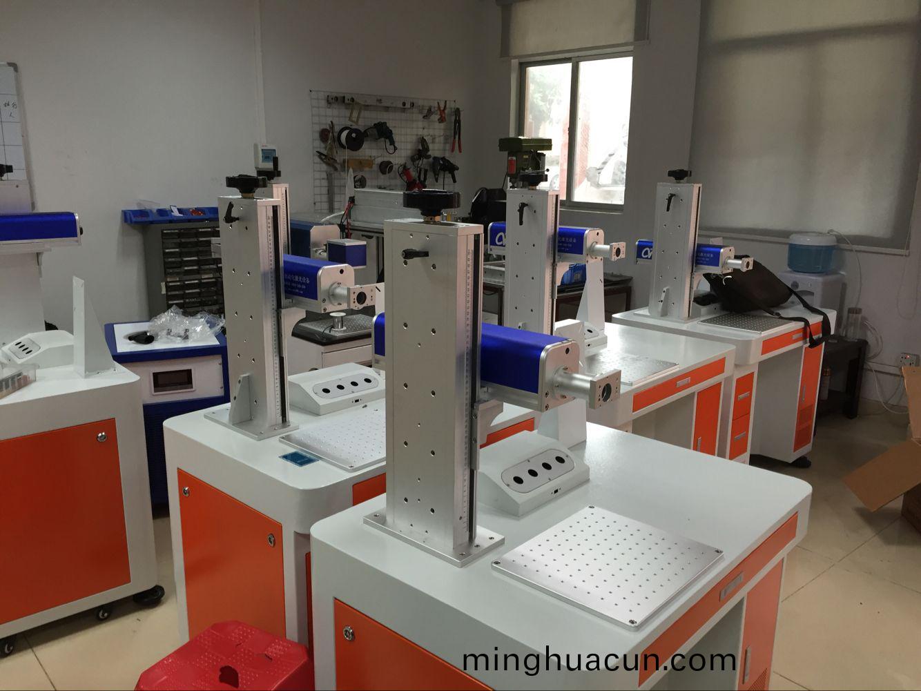 小型光纖激光打標機樣圖車間一角