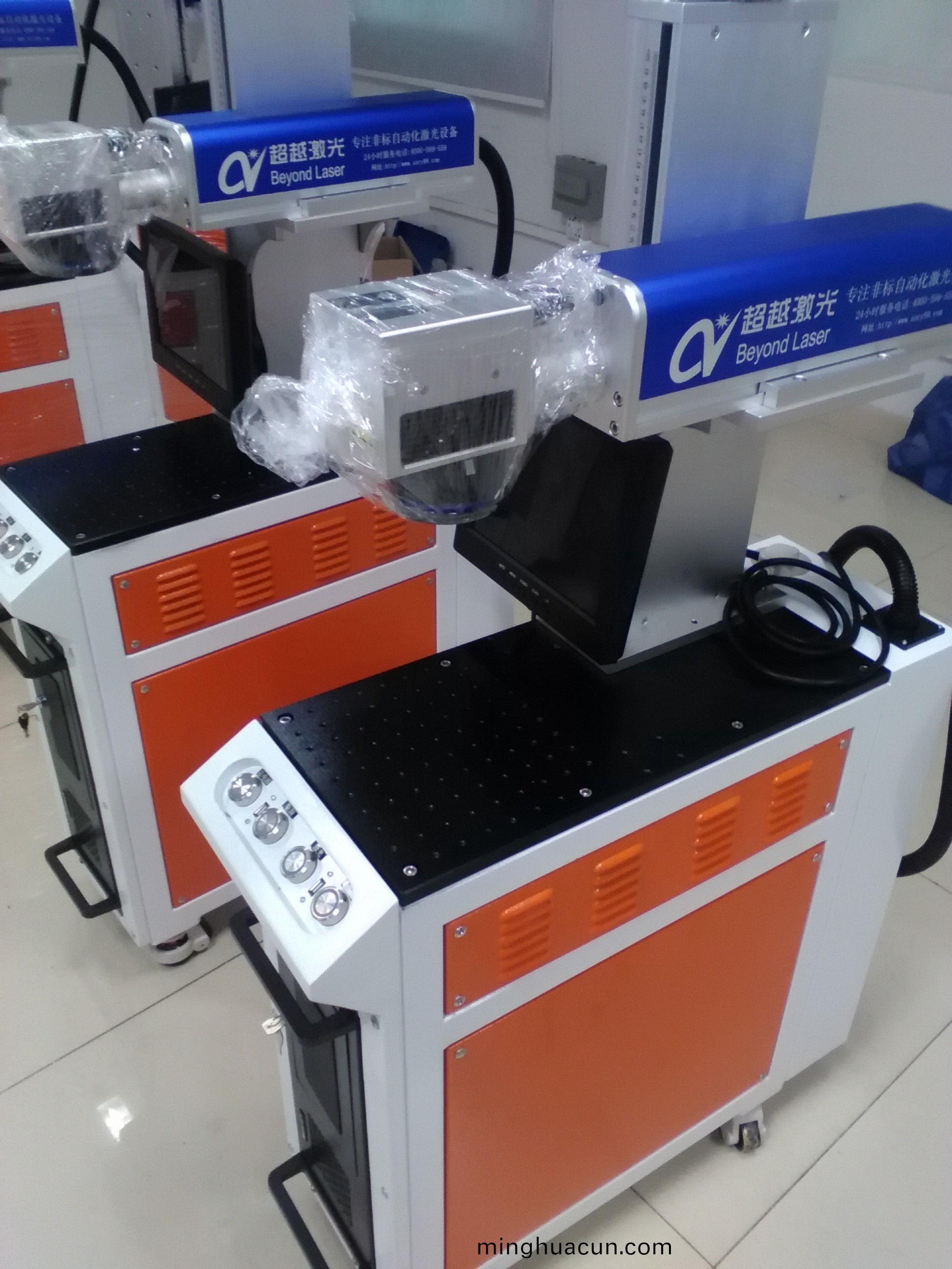 小型光(guang)纖激光打標機齣貨圖片