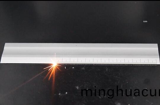 激光打(da)標機鵰刻深度調節(jie)