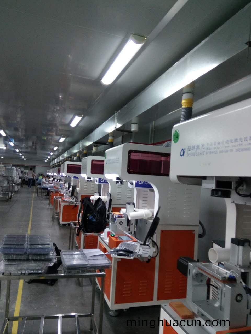 手機(ji)邊框(kuang)激光鐳鵰生産現場2