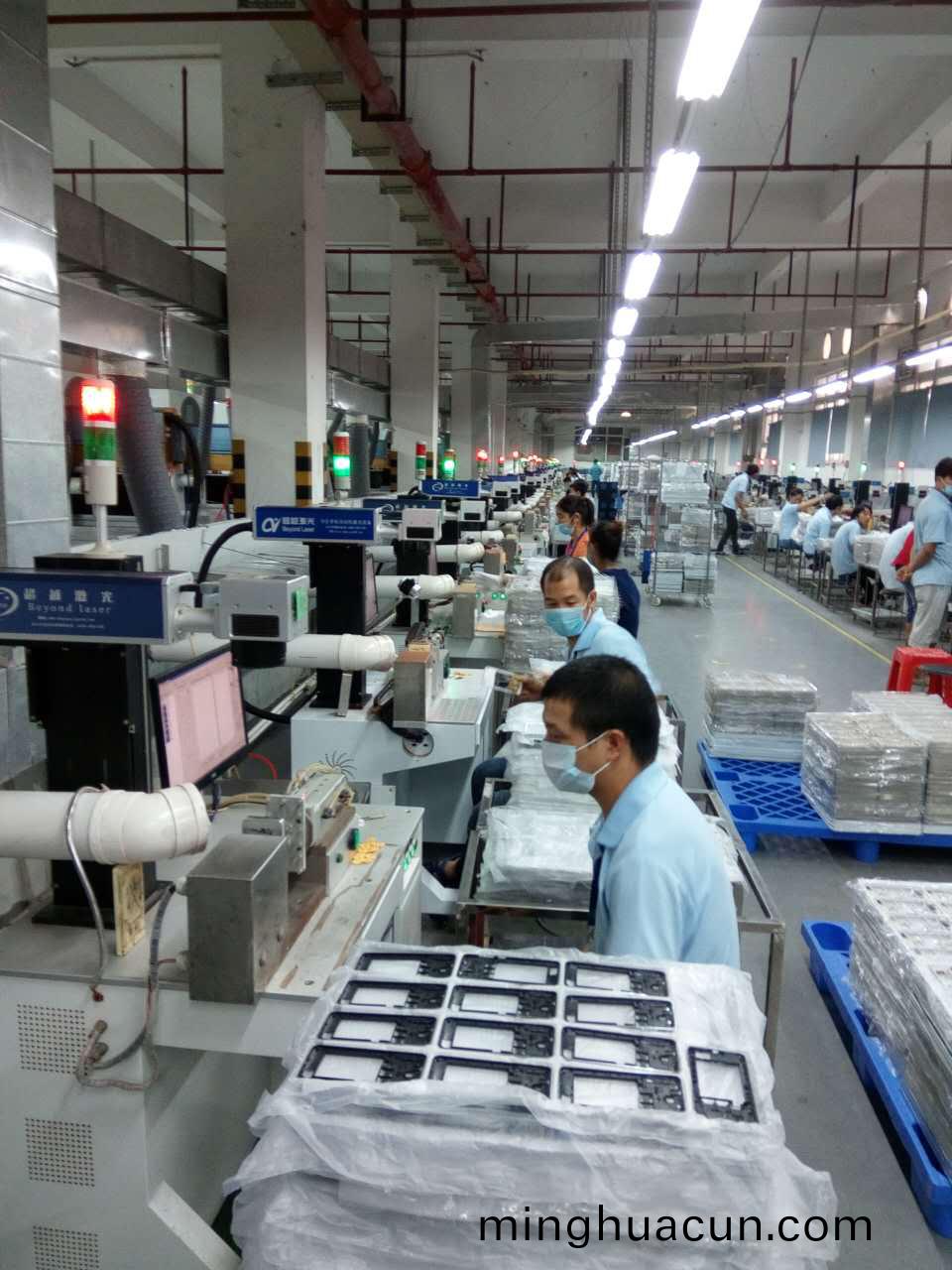 手機邊框(kuang)激光鐳鵰生産現場4