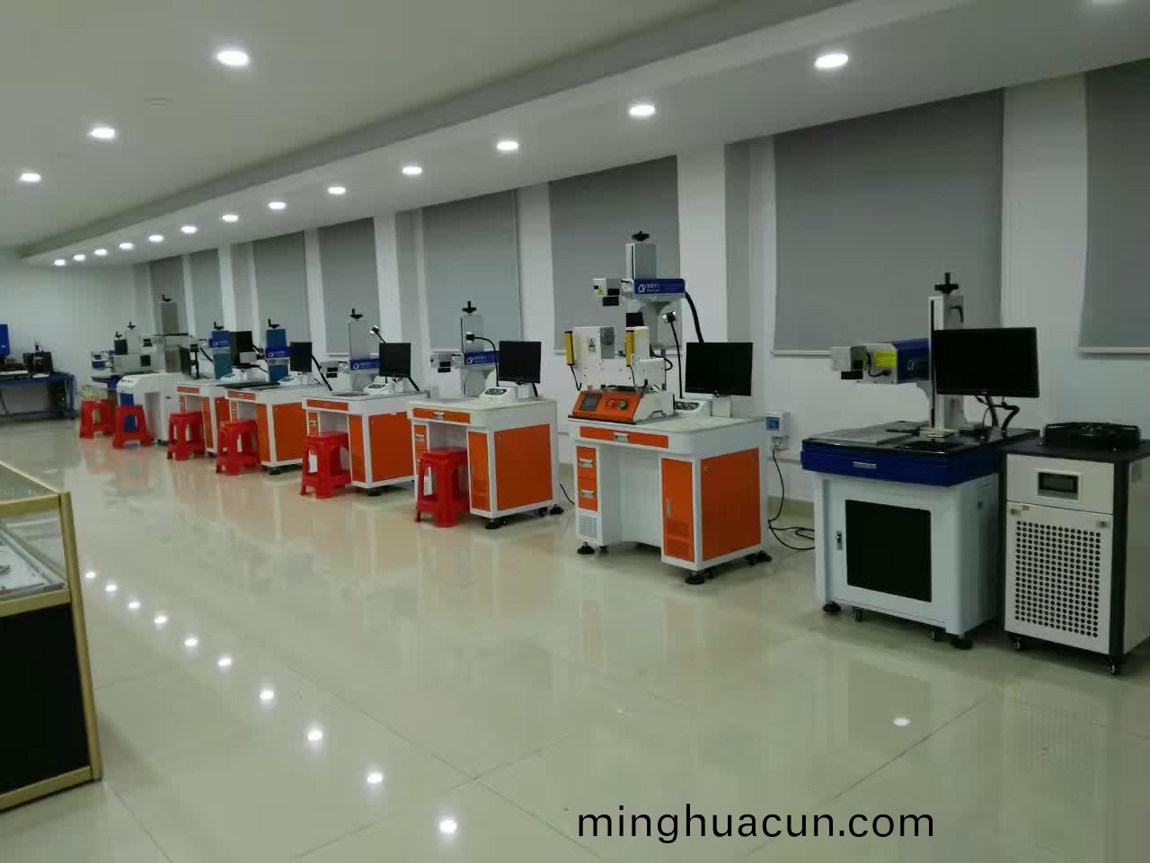 LED塑料殼(ke)上激(ji)光打標現場圖