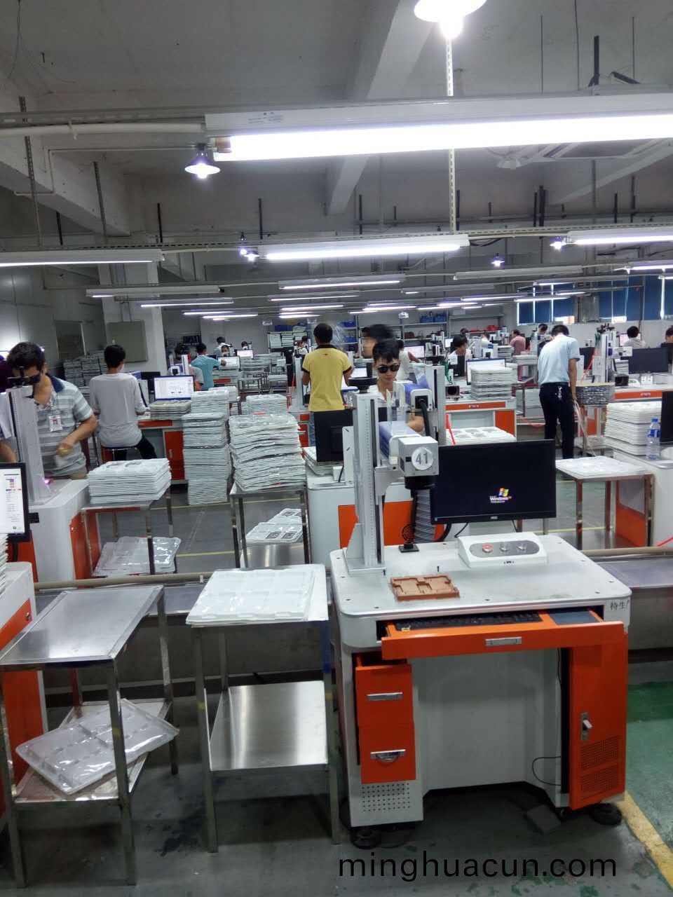 聯想手機(ji)外殼激(ji)光打(da)標生産(chan)現(xian)場