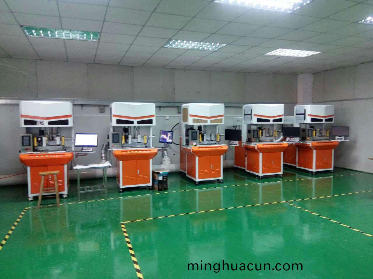 3D激光鐳鵰機設備現場圖片1