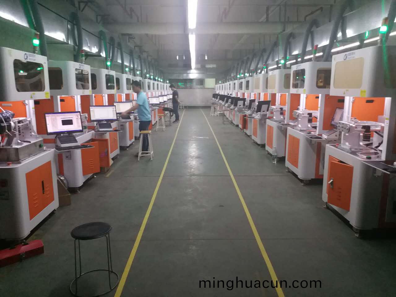 東莞手機行業激光鵰刻機現場圖
