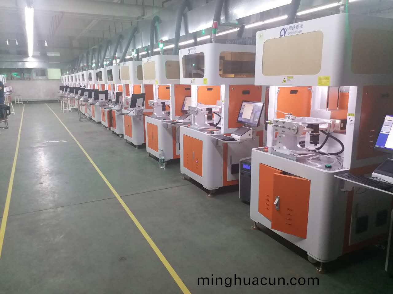 東莞手機行業激光(guang)鵰刻機現場圖2