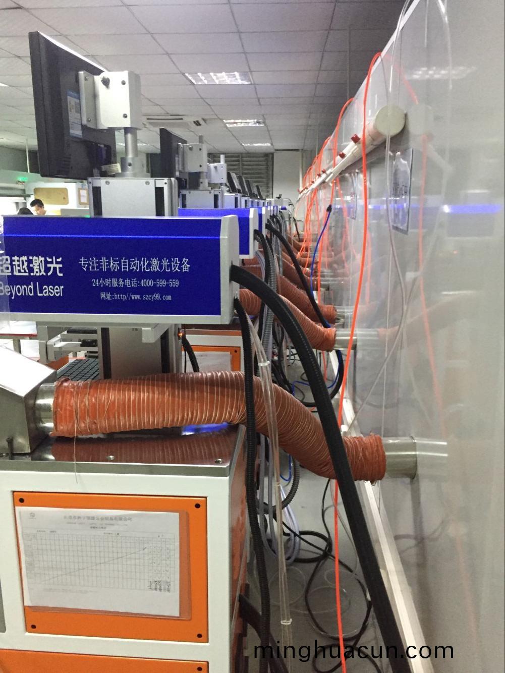 vivo手機電(dian)池(chi)蓋3D激光鐳(lei)鵰現場6