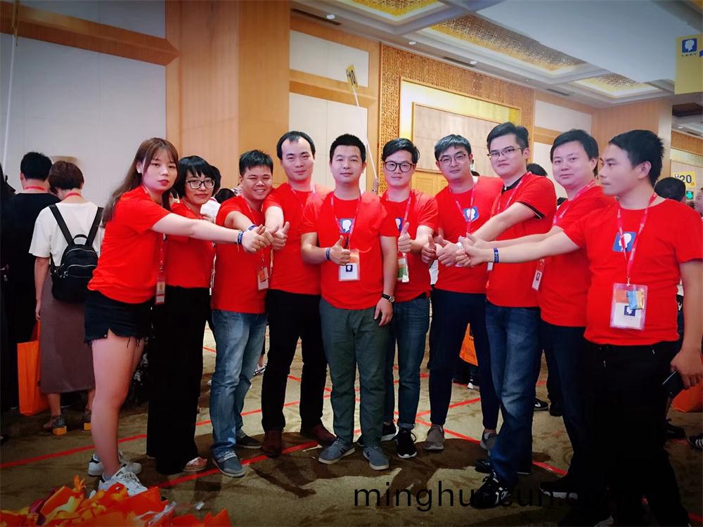 公(gong)司職(zhi)員(yuan)戶(hu)外搨(ta)展(zhan)培(pei)訓(xun)糰(tuan)隊風採