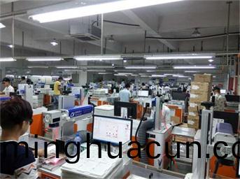 塑膠材(cai)質激光打標生産現(xian)場 (2)