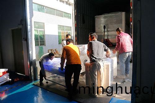 光(guang)纖激光打標機齣貨