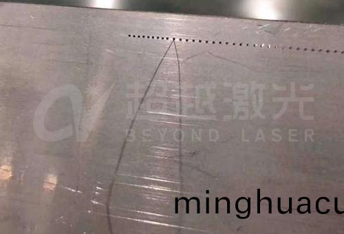 熔噴佈絲闆糢具打孔 熔噴佈(bu)絲闆糢具打孔