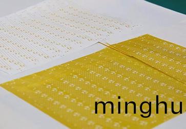 FPC覆(fu)蓋膜激光切(qie)割機的(de)切割選擇工藝