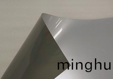 偏(pian)光片激光切(qie)割機應用(yong)特點