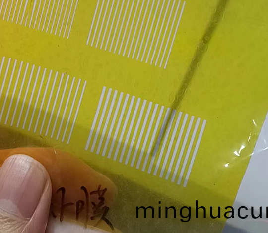 PI膜激(ji)光切(qie)割外(wai)形傚菓