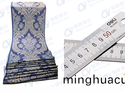 3D大幅(fu)麵光纖激光打標機的特點及(ji)應用1